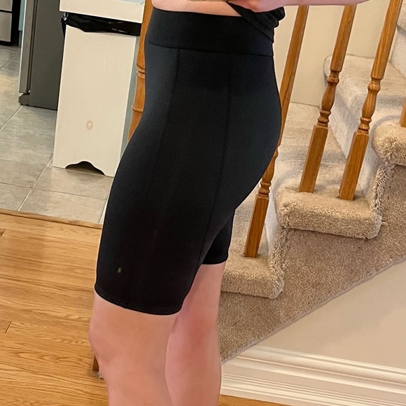 BNWT Adidas high-rise, right-fit bike shorts - Picture 3 of 6